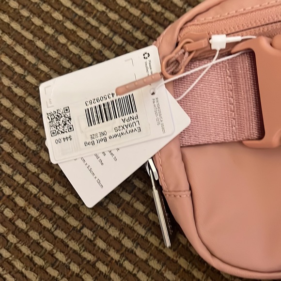 NWT Lululemon Everywhere Belt Bag pink pastel - Picture 4 of 5